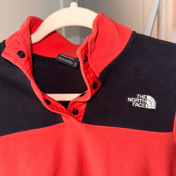 The North Face 1/4 Button Pullover - Picture 2 of 2